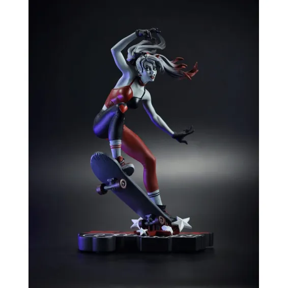 DC Comics - Harley Quinn: Red White & Black - Figura Harley Quinn by Ivan Tao PREPEDIDO McFarlane Toys - 2