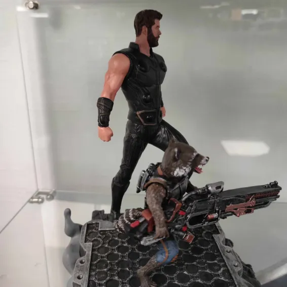 Marvel Avengers Infinity War - Premier Collection - Figura Thor & Rocket Deposito-venta  - 3